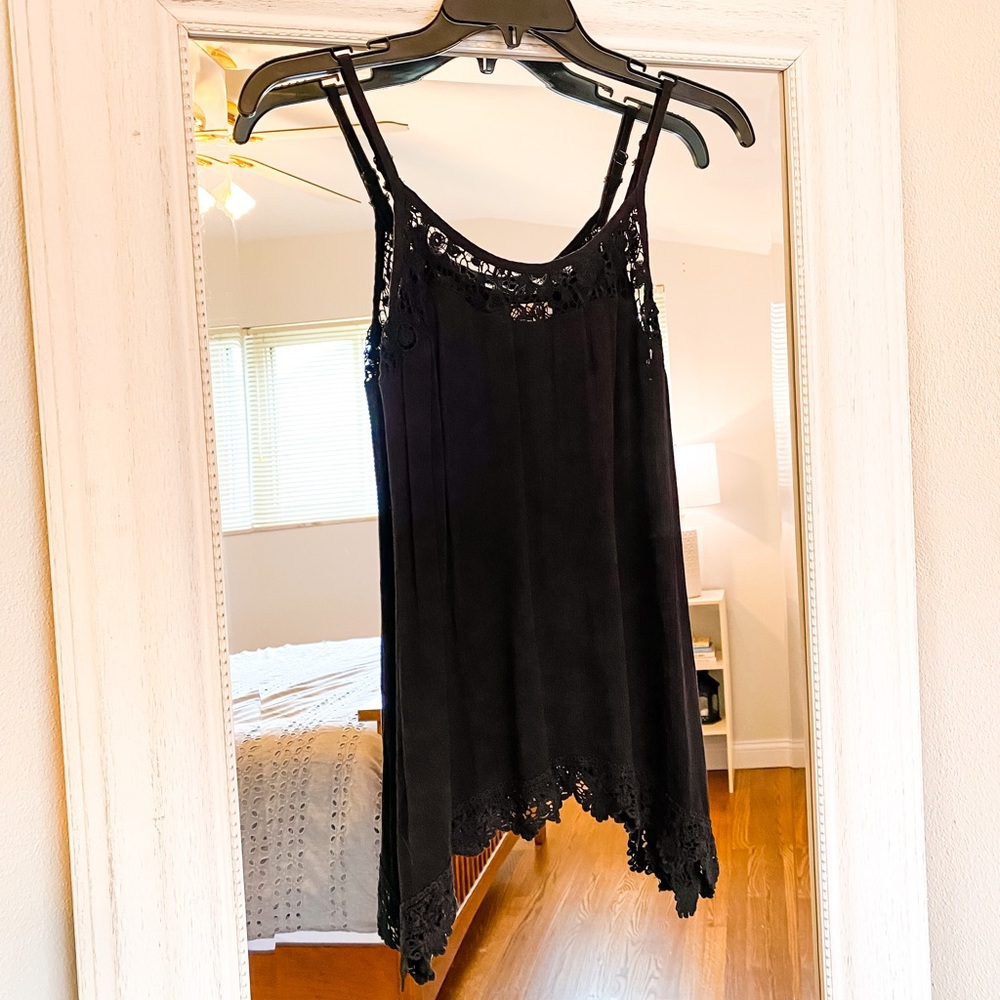 Mossimo Women’s Black Tunic Tank Top Cami with Lace Hem Trim - Size XS